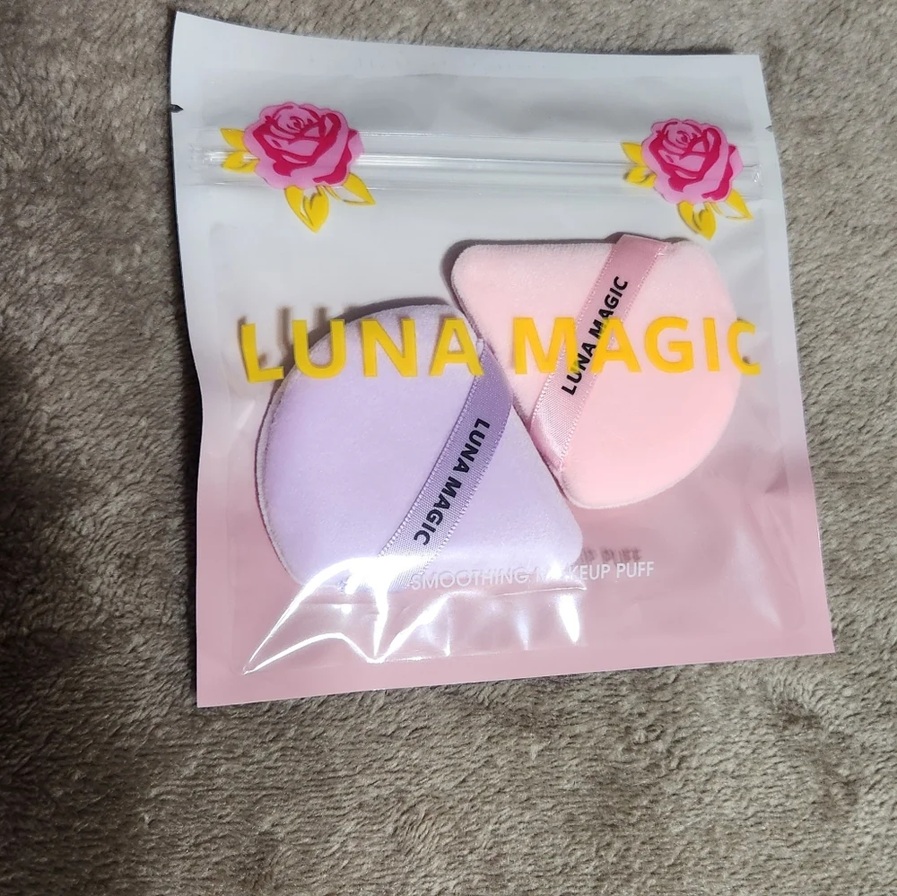 Ipsy Bag and eyeshadow bundle with Luna Magic makeup puff